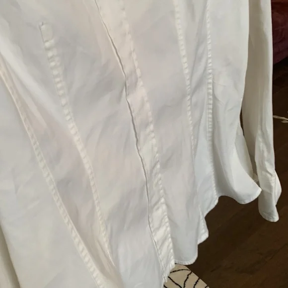 BOSS SESY, CUTE, BEAUTIFUL, FLATTERING BLOSE - Picture 4 of 16